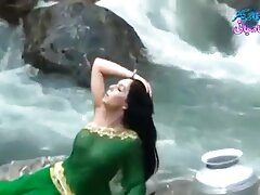 ຜິວເນື້ອສີຂາມີເພດສໍາພັນແມ່ລ້ຽງລູກລ້ຽງລູກລ້ຽງ